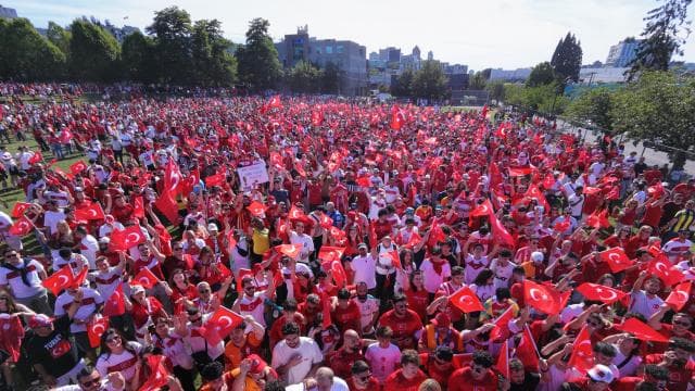 Türk taraftarlar, Jonathan Rogers Park'ta toplandı