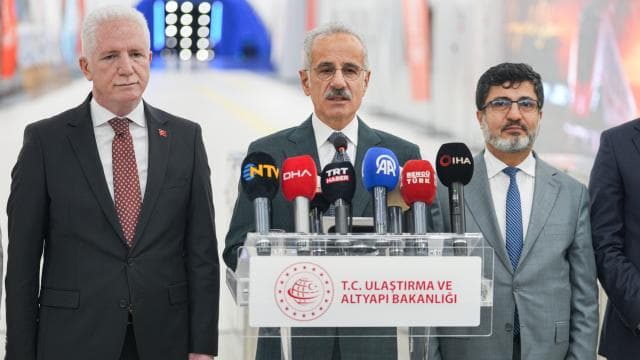 Bakan Uraloğlu, dünyanın en uzun metro hatlarından birini tamamladıklarını duyurdu
