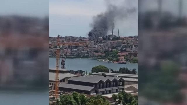 Fatih'te çıkan yangın araçlara da sıçradı