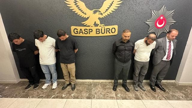 Alışveriş merkezinde denetim yapan 6 şüpheli yakalandı