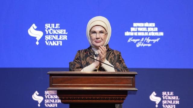Emine Erdoğan, Şule Yüksel Şenler Vakfı Mezuniyet Buluşması'na katıldı