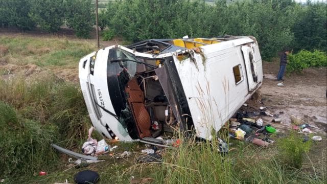 Isparta'da tur otobüsü devrildi, 4 kişi yaşamını yitirdi