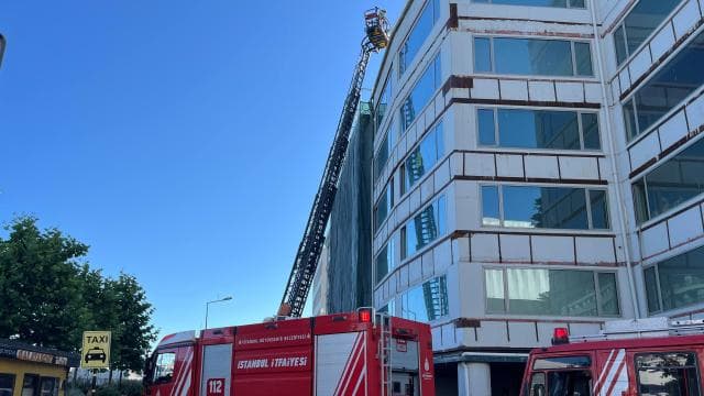 İstanbul'da 6 katlı binada yangın meydana geldi