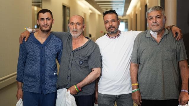 Böbrek ve karaciğer nakli olan babalar Babalar Günü'nü sağlıklı kutladı