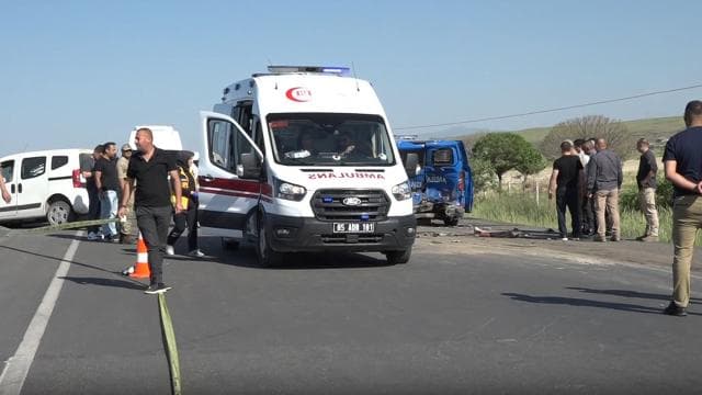 Hafif ticari araç askeri araca çarptı: 1 şehit, 5 yaralı