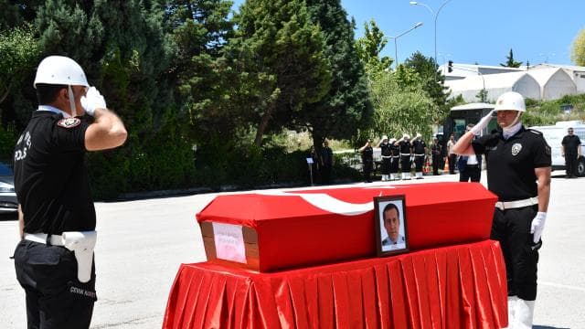 Kalp krizi geçiren polis memuru Kütahya'da defnedildi