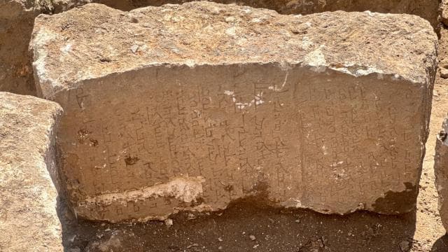 Midyat'ta yol çalışmasında 722 yılına ait yazıt bulundu