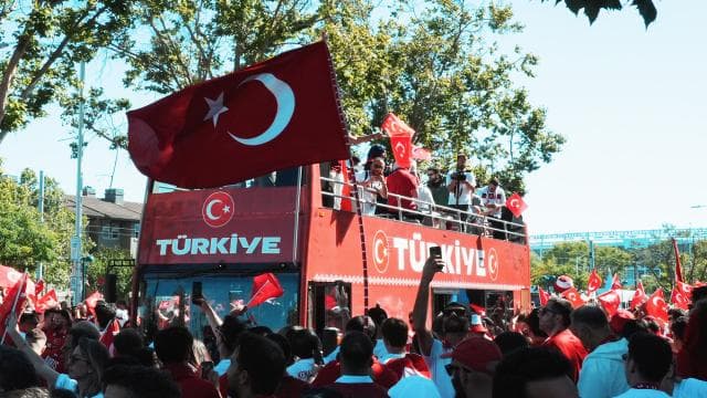 San Francisco'da Türk yürüyüşü düzenlendi