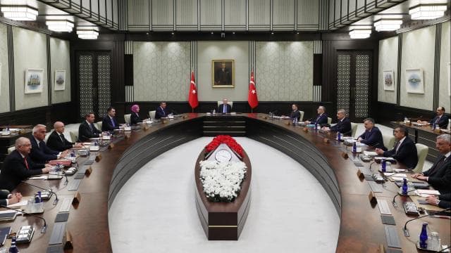 Kabine, yeni haftaya NATO Zirvesi'nin etkilerini görüşmek için toplanıyor