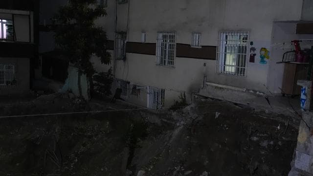 İstanbul'da inşaat nedeniyle bir bina tahliye edildi