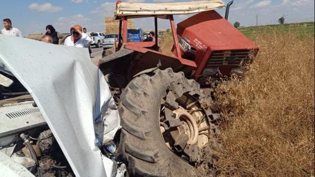Çankırı'da traktöre çarpan otomobilde 3 kişi hayatını kaybetti