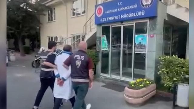 Türk bayrağını yere atan kişi Kağıthane'de yakalandı