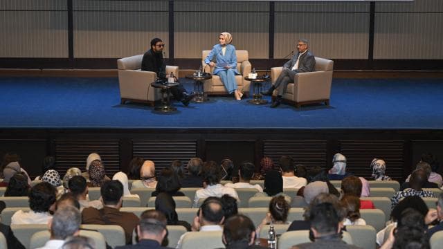 Ankara'da Batı Sonrası Dünya Düzeni Paneli Yapıldı