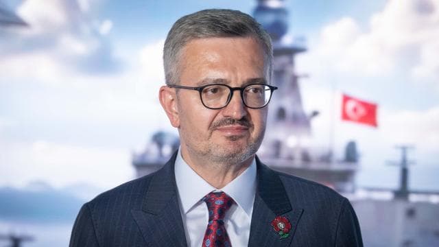 İletişim Başkanı Duran, Dijital Zaman Tünelini Ziyaret Etti