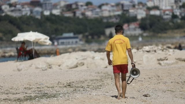 Karadeniz'de rip akıntısına karşı cankurtaranlar nöbette
