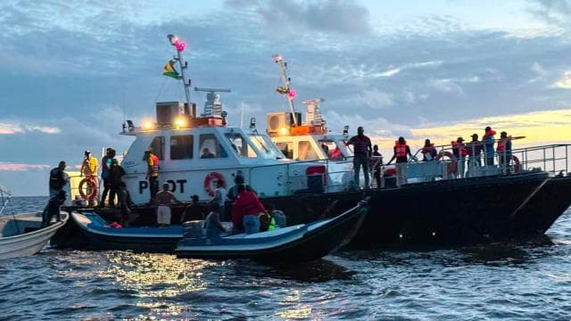 Guyana'da 116 yolcuyu taşıyan feribot alabora oldu