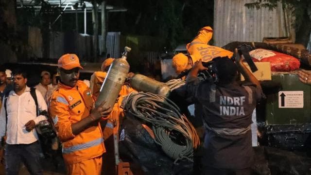 Hindistan'da hidroelektrik tünelinin çökmesi sonucu 10 kişi yaşamını yitirdi