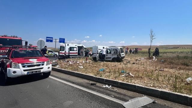 Tekirdağ'da kamyon ve hafif ticari araç çarpıştı: 2 ölü, 3 yaralı