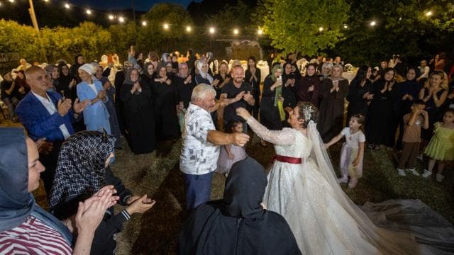 Merve için Karapürçek'te temsili düğün düzenlendi