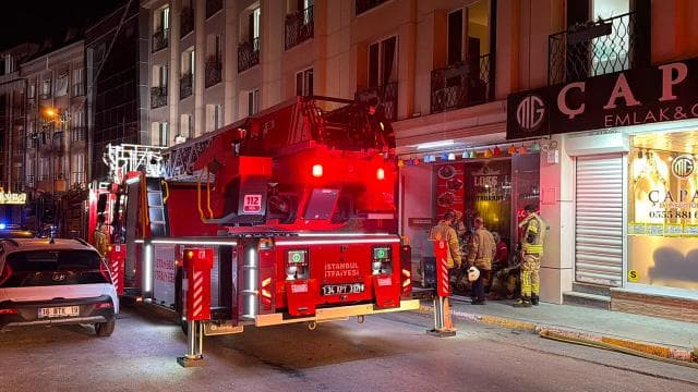 İstanbul'da otelde yangın: İtfaiye mahsur kalanları kurtardı