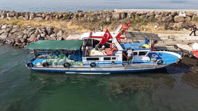 Van Gölü'nde inci kefali avı başladı