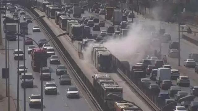 İstanbul'da metrobüste yangın çıktı