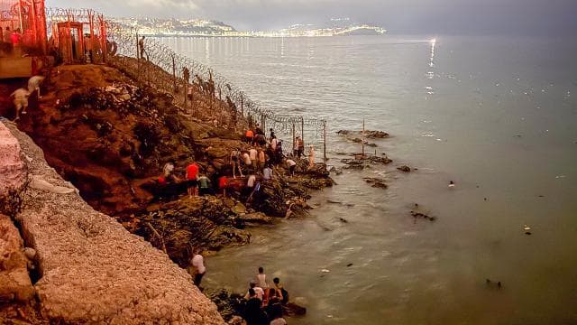 İspanya, son 24 saatte 49 binden fazla kişinin Sebte'ye geçtiğini açıkladı