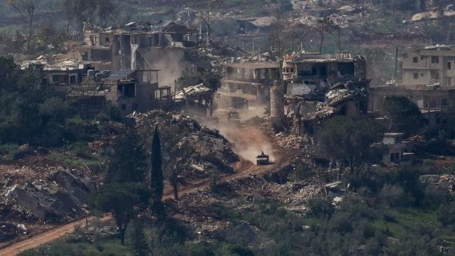 İsrail ordusu, ateşkese rağmen Lübnan'da evleri yıktı