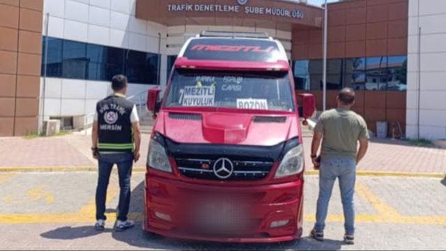 Ters şeritte giden minibüs sürücüsünün ehliyetine el konuldu