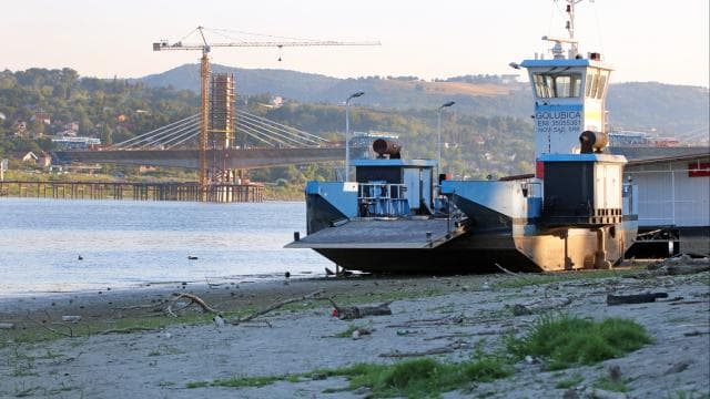 Tuna Nehri'nde su seviyesi düşmeye devam ediyor