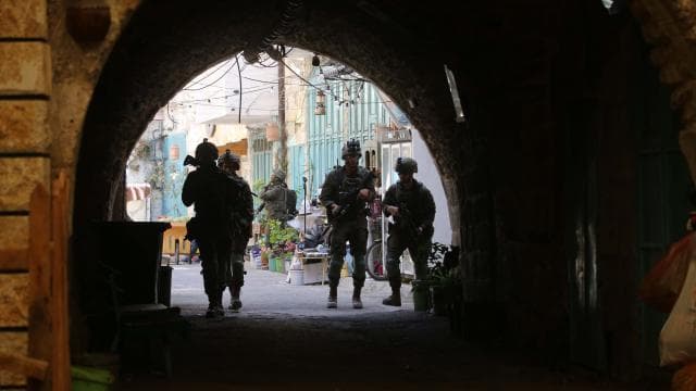 İsrail ordusu Batı Şeria'da çeşitli bölgelere baskın düzenledi