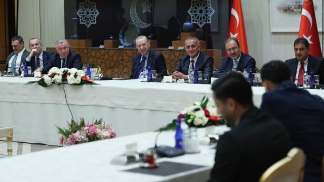 Cumhurbaşkanı Erdoğan, Süper Lig'e çıkan takımları kabul etti