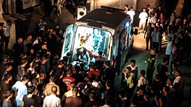 Hakkari'de itfaiye merdiveniyle balkona ulaşmaya çalışan uzman çavuş hayatını kaybetti