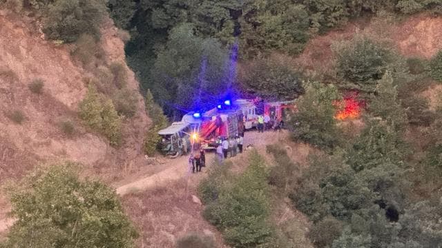 İzmir'de tarım işçilerini taşıyan minibüs kaza yaptı: 1 ölü, 8 yaralı