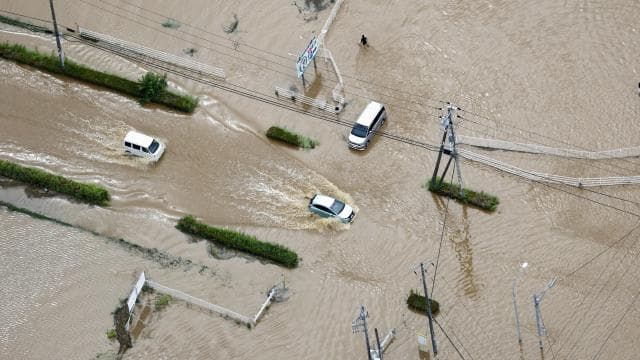 Japonya'da şiddetli yağışlar nedeniyle 13 kişi hayatını kaybetti