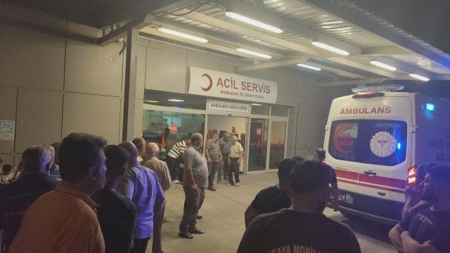 Şanlıurfa'da iki otomobil çarpıştı, 3 kişi hayatını kaybetti