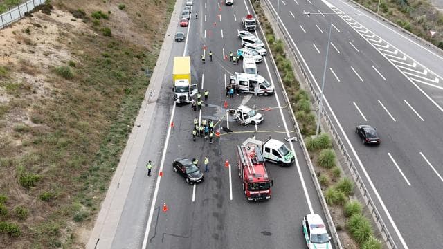 Kuzey Marmara Otoyolu'nda kamyon ve otomobil çarpıştı: 2 ölü, 5 yaralı