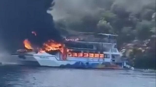 Fethiye'de gezi teknesinde yangın çıktı, yolcular denize atladı