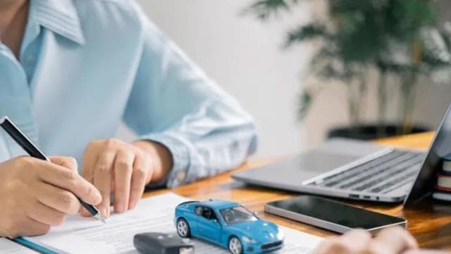 Mevzuata aykırı ilan veren emlakçı ve galerilere 8,2 milyon lira ceza kesildi