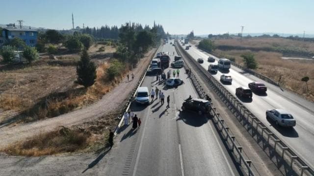 Bursa'da tırdan dökülen mazot zincirleme kazaya yol açtı