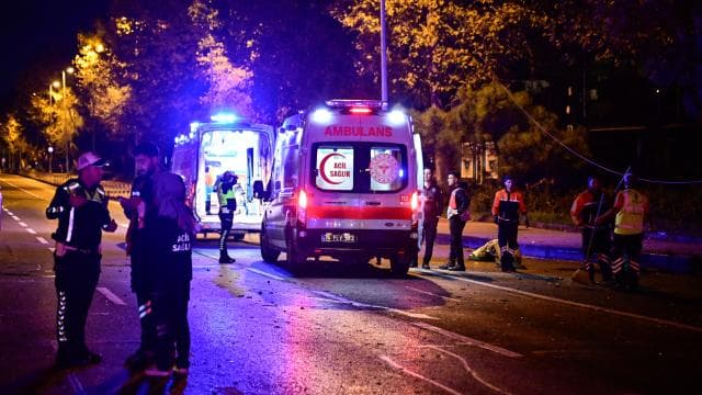 Maltepe'de iki otomobil çarpıştı, 9 kişi yaralandı