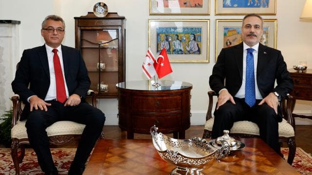 Dışişleri Bakanı Fidan, KKTC Cumhurbaşkanı ve Dışişleri Bakanı ile bir araya geldi