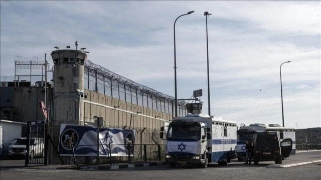 Hamile Filistinli esir, İsrail hapishanesindeki kötü koşulları aktardı