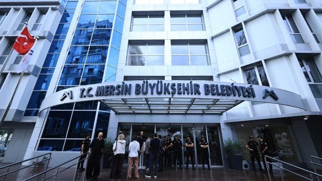 Mersin Büyükşehir Belediyesi'nde 13 ihale dosyasında usulsüzlük tespit edildi
