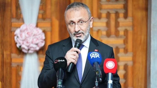 Eyüpsultan Belediye Başkanı Özmen ve 12 kişi tutuklandı