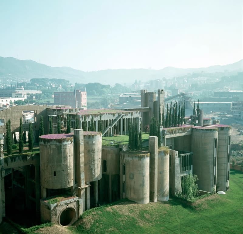 Bir Fabrikanın Yeniden Yazılan Hikayesi: Ricardo Bofill’in Mirası, "La Fábrica"