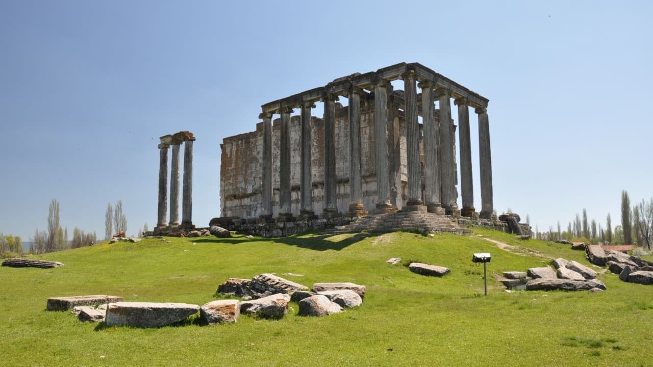 Çini atölyeleri ve antik kalıntılarla dolu Ege rotası