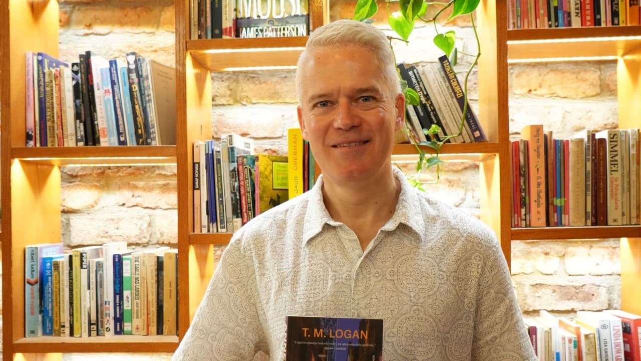 Yazarken insanların zihninde dolaşırım