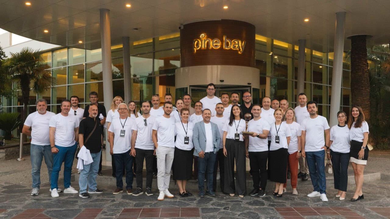 Pine Bay Hotels, Türkiye'nin ilk EFQM 5 Yıldız Yetkinlik Belgesi'ni aldı