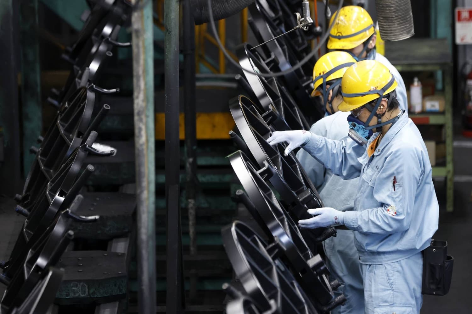 Japanese Producer Prices Rise 2.3% in April, Highest Increase Since 2014